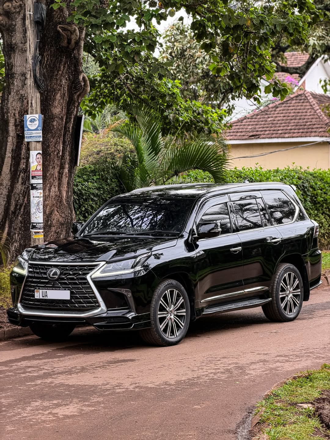 2017 Lexus LX 570 Black Edition S exterior photo 3